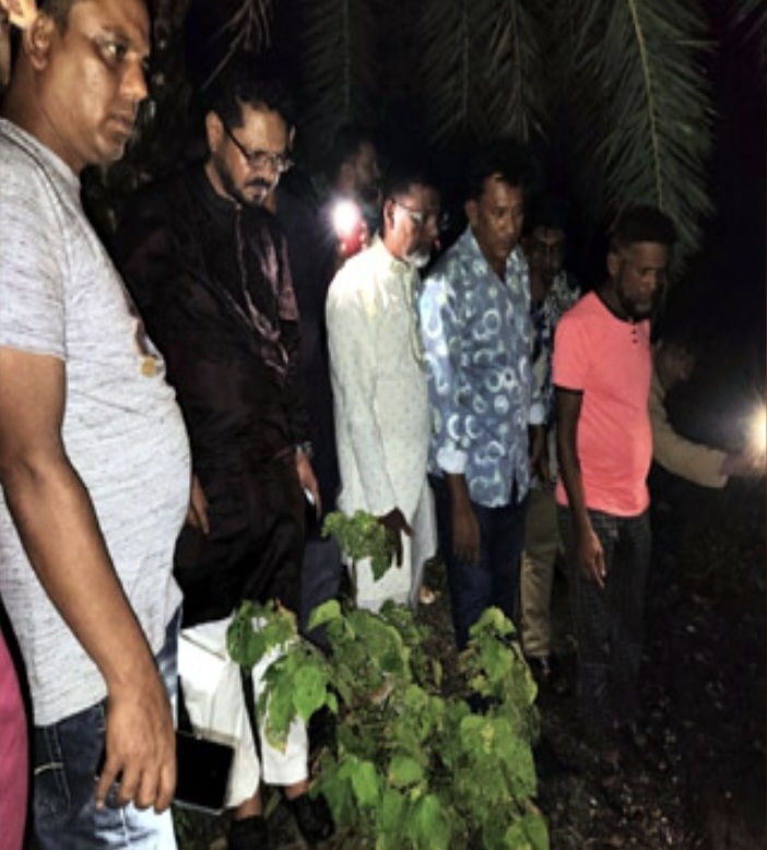 বটিয়াঘাটার কাজীবাছা নদীর শহর রক্ষা বাঁধ হুমকির মুখে