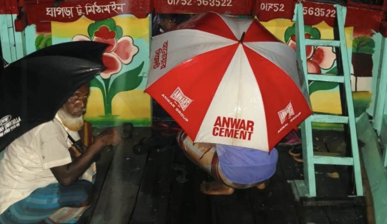 কিশোরগঞ্জে হাওরে লাশবাহী নৌকায় ডাকাতি, মোবাইল-টাকা লুট