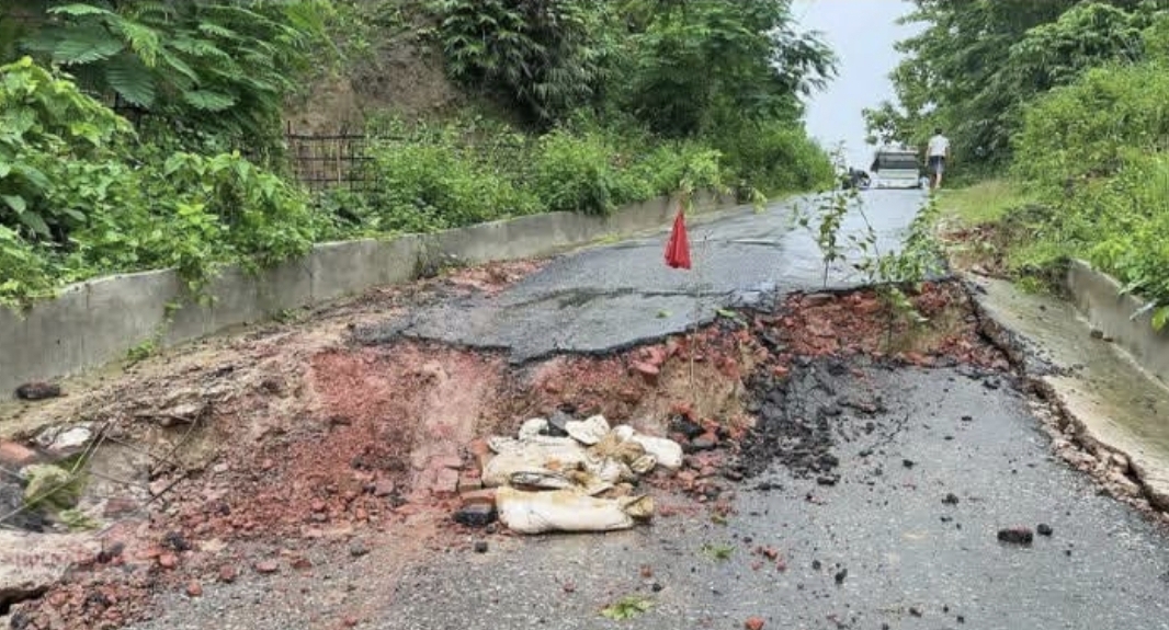 বাঘাইছড়ি উপজেলার সড়কের বেহাল দশা ফলে যোগাযোগ বিচ্ছিন্ন