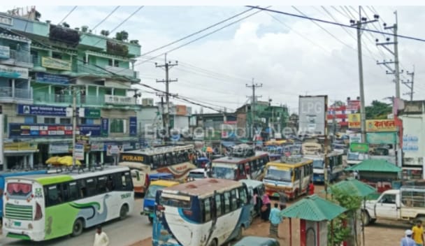 ঈদগাঁওতে যানবাহন পার্কিং নেই, যাত্রী উঠানামায় বিশৃঙ্খল, আইন থাকলেও বাস্তবায়ন নেই