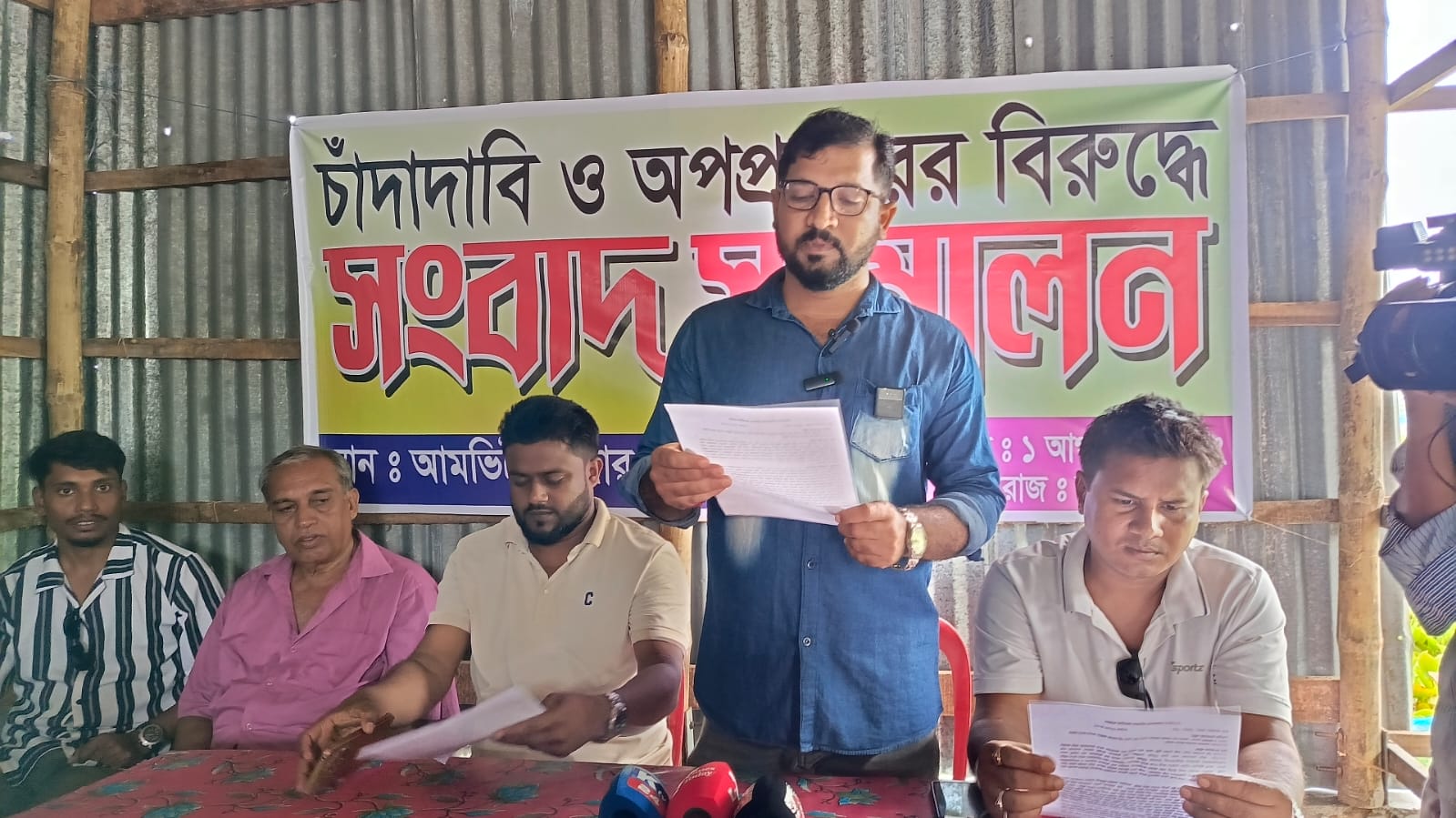 ডুমুরিয়ায় অপপ্রচারের বিরুদ্ধে যুবদল নেতার সংবাদ সম্মেলন 