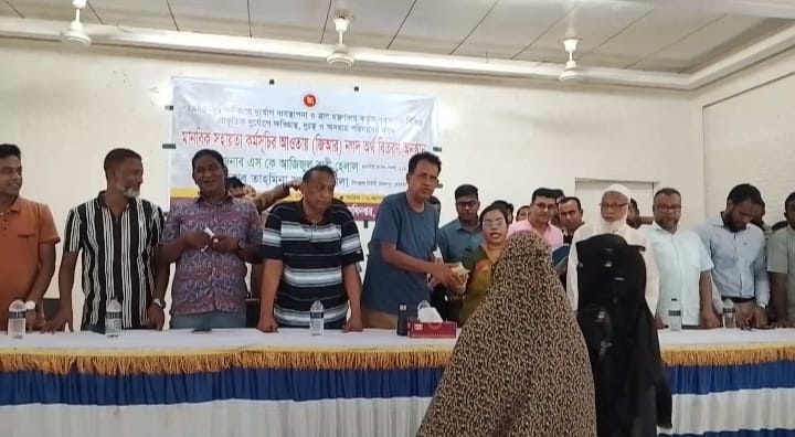 দুর্যোগ মোকাবেলায় সরকারের পাশাপাশি সমাজের সকল শ্রেণি পেশার মানুষের সম্মিলিত উদ্যোগ অত্যন্ত জরুরী – আজীজুল বারী হেলাল এমপি 