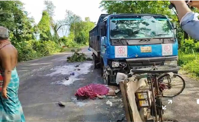 খুলনায় পিকআপ-ভ্যান সংঘর্ষ, ঘটনাস্থলেই চালকের মৃত্যু