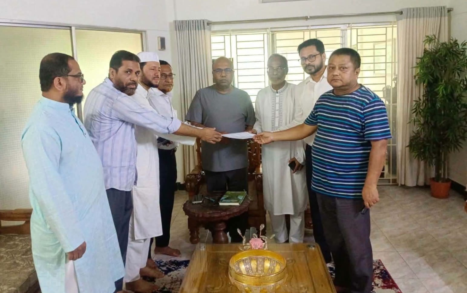 ভারুয়াখালীকে সিটি কর্পোরেশনে চায় এলাকা বাসী, সংসদ সদস্যকে স্মারকলিপি