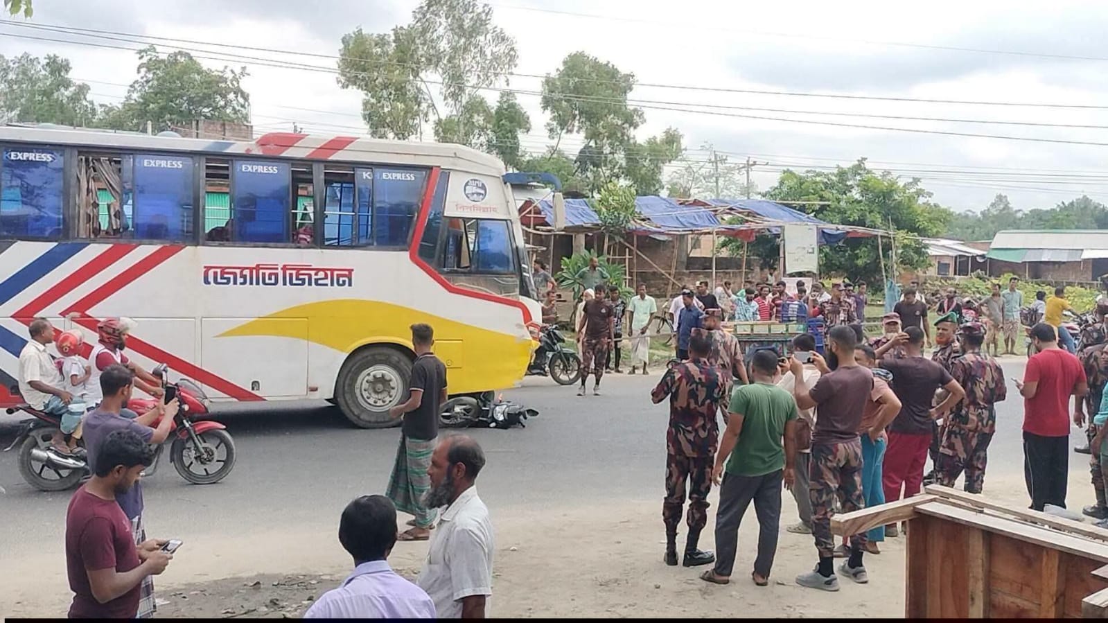 নজিপুরে সডক দূর্ঘটনায় মোটরসাইকেল আরোহী নিহত