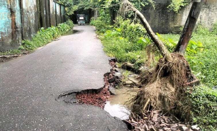 ইসলামাবাদের ইউছুপেরখীল সড়কে ঝুঁকিপূর্ণ চলাচল, সংস্কারের দাবী 