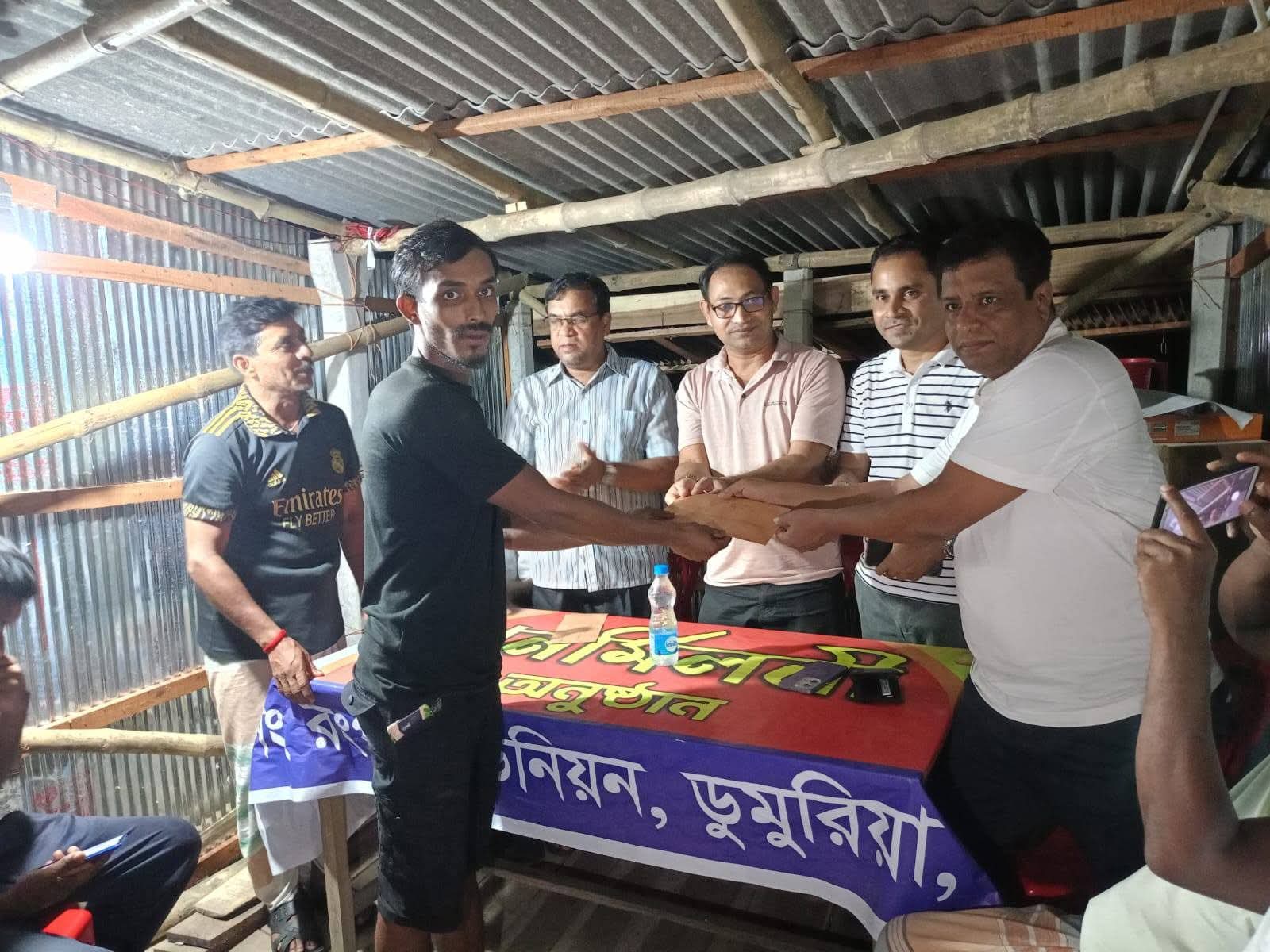 ডুমুরিয়ার রংপুরে স্বেচ্ছাসেবী সংগঠন : ওয়েলফেয়ার এসোসিয়ানের অসহায় মানুষের সহায়তা প্রদান অনুষ্ঠান