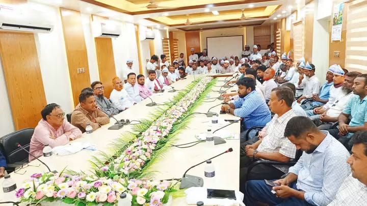 জাতীয় মৎস্য পক্ষে বীরগঞ্জে আনুষ্ঠানিক মাছের পোনা অবমুক্ত