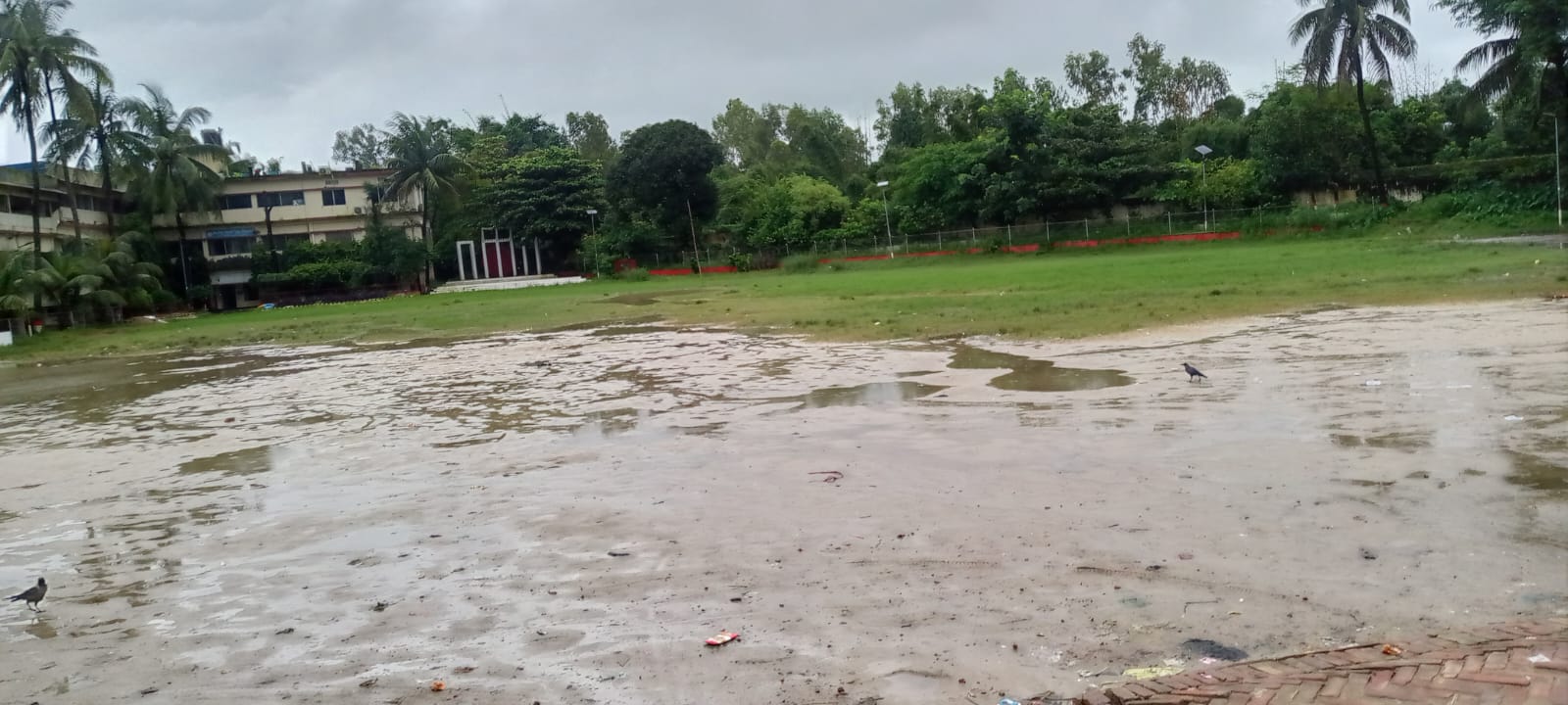 ঐতিহ্যবাহী শিক্ষা প্রতিষ্ঠান ঈদগাহ হাইস্কুল মাঠ সংস্কার দাবী 
