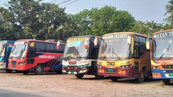 চাঁপাইনবাবগঞ্জে দুই শ্রমিক সংগঠনের বিরোধে বাস-ট্রাক চলাচল বন্ধ: দুর্ভোগে সাধারণ যাত্রীরা