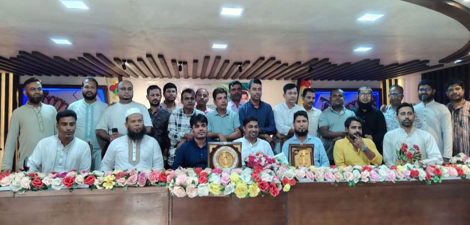 ঈদগাঁও উপজেলার কৃতি সন্তান অ্যাড.কামরুলকে সংবর্ধনা