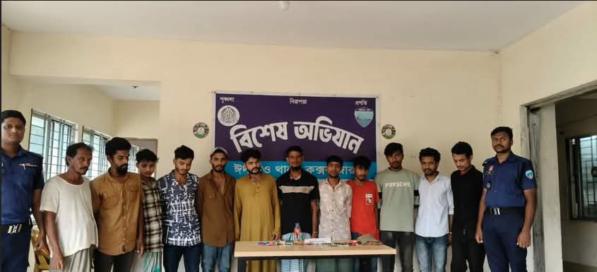 ইসলামপুর থেকে সরঞ্জামাদিসহ ১২ মাদকসেবী আটক