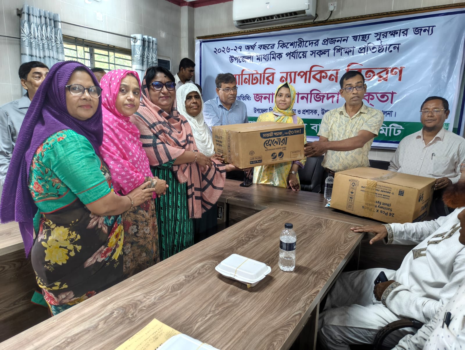 রূপসায় কিশোরীদের মাঝে স্যানিটারি ন্যাপকিন! ফুটবল ও গাছের চারা বিতরণ 