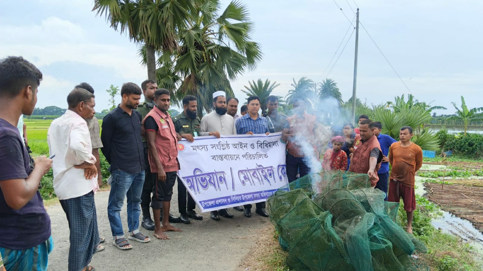 কেশবপুরে বিপুল পরিমানে অবৈধ চায়না দুয়ারী জাল পুড়িয়ে ধ্বংস