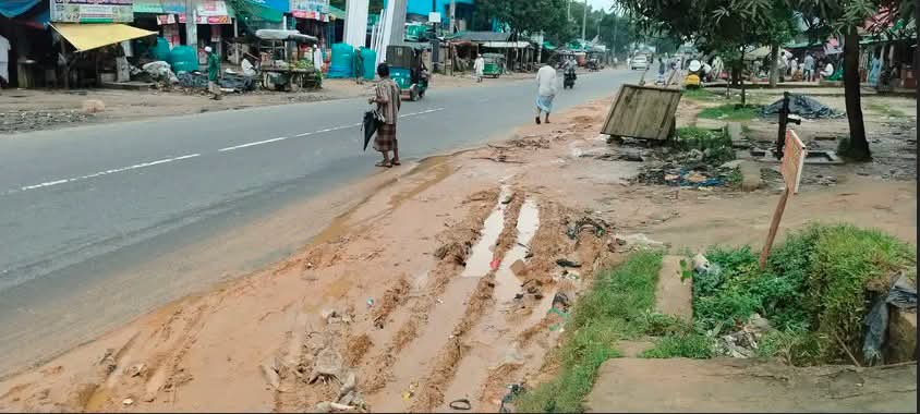 নাপিতখালী-নতুন অফিস মহাসড়কের দুর্ভোগ ‘সাইড সোল্ডার’ বাড়ছে দুর্ঘটনা
