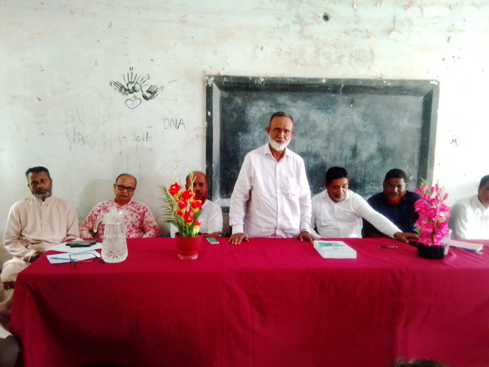 সাবেক সভাপতির আমলে নিয়োগ নিয়ে অভিযোগ, মুখোমুখি বর্তমান কমিটি-এলাকাবাসী