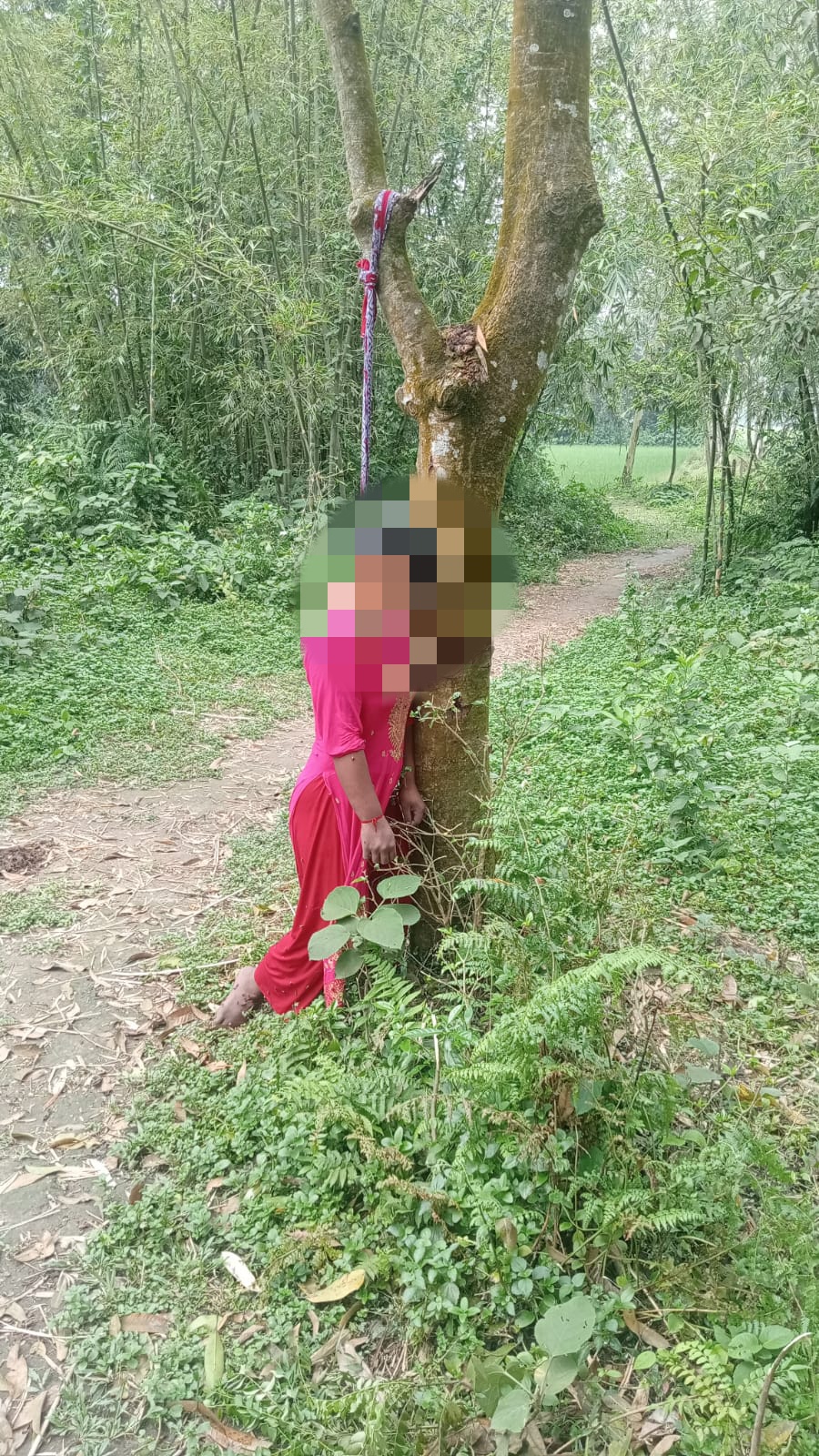 দিনাজপুর বীরগঞ্জে বিপর্ণা নামীয় এক কিশোরীর রহস্য জনক ঝুলন্ত লাশ উদ্ধার করেছে পুলিশ।