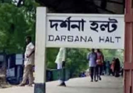 চার বছরের শিশুকে রেখে ট্রেনের নিচে ঝাঁপ দিয়ে এক নারী আত্মহত্যা