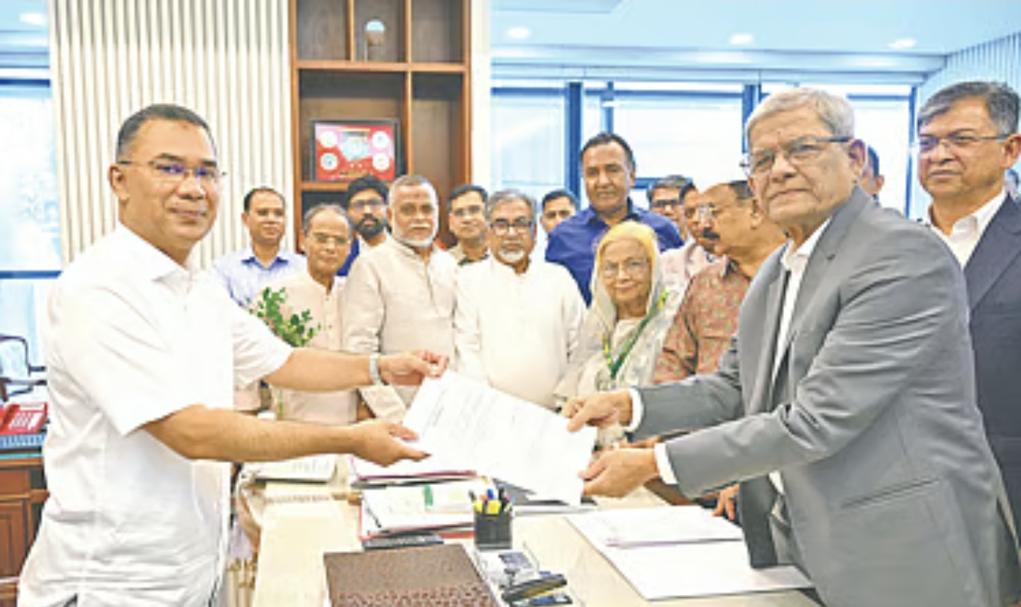 বঙ্গভবনের পথে মির্জা ফখরুল, আলোচনায় তিন পদ