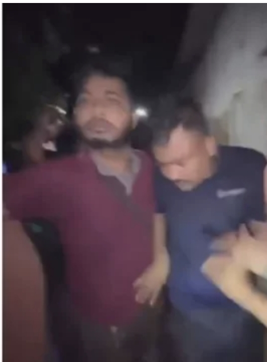 কারবারিদের সঙ্গে ‘মাদক সেবনকালে’ কনস্টেবলকে ধরে পুলিশে দিল জনতা