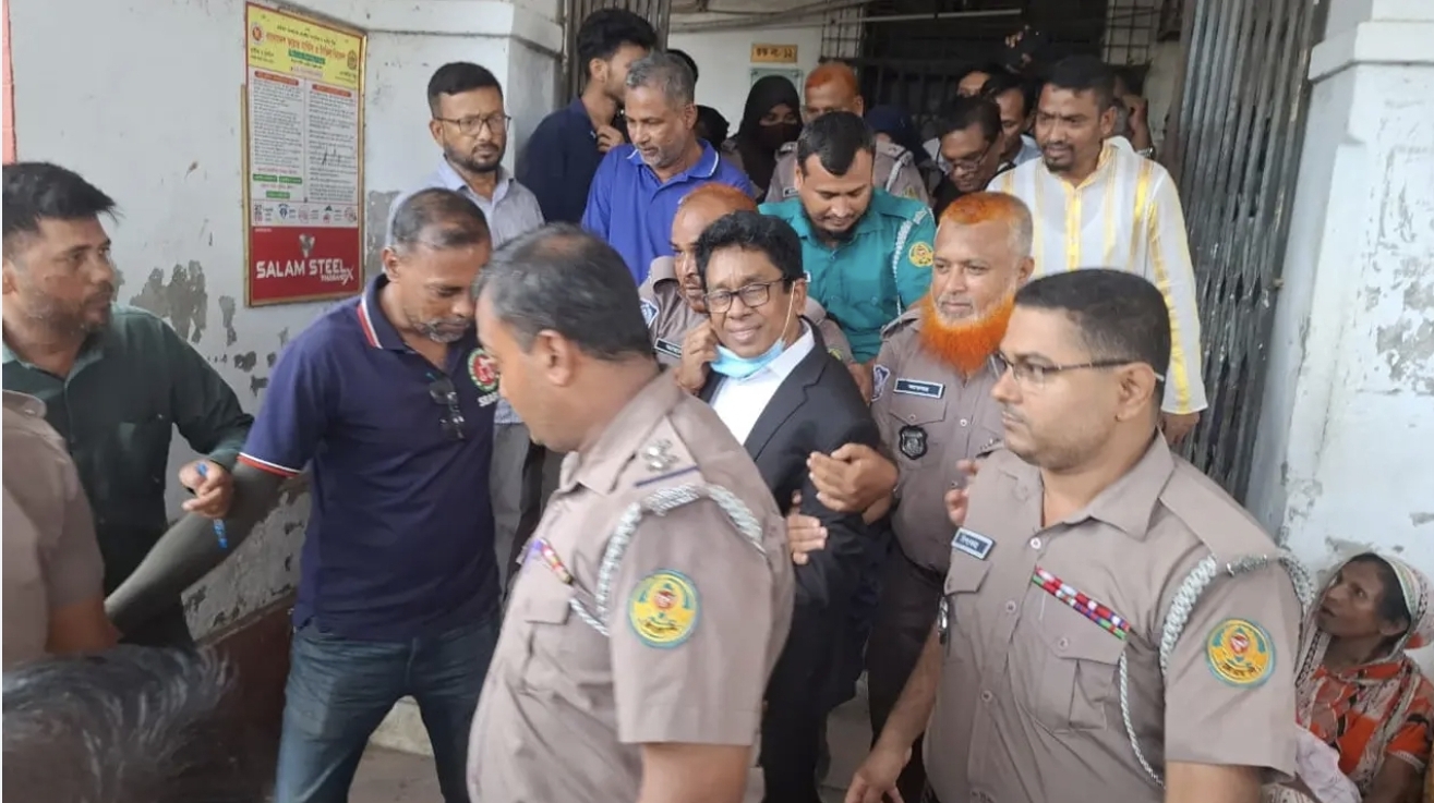 খুলনা জেলা আইনজীবী সমিতির সাবেক সাধারণ সম্পাদক কারাগারে