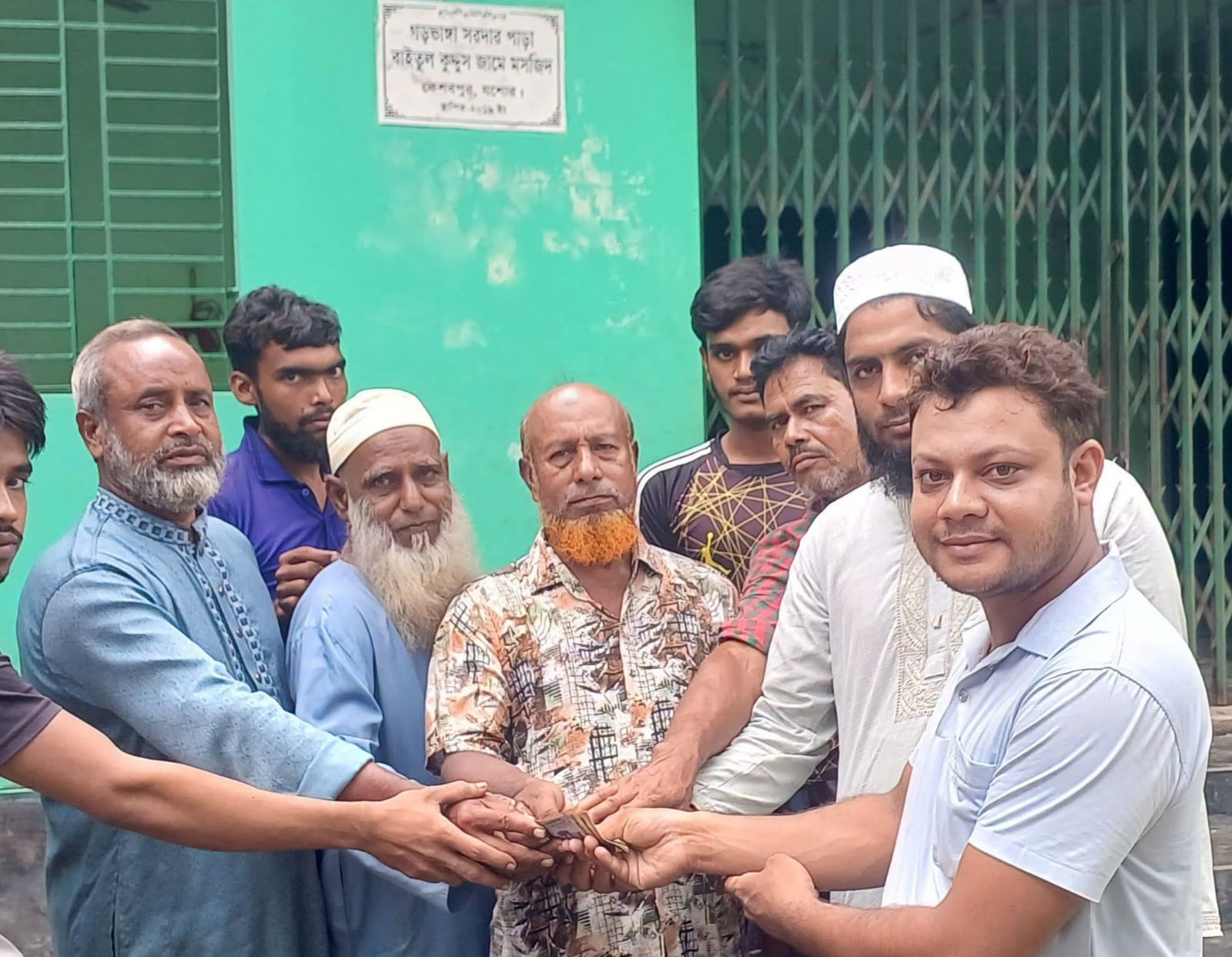 কেশবপুরে মসজিদের মোটর চুরি, ১০ হাজার টাকা দিলেন প্রবাসী