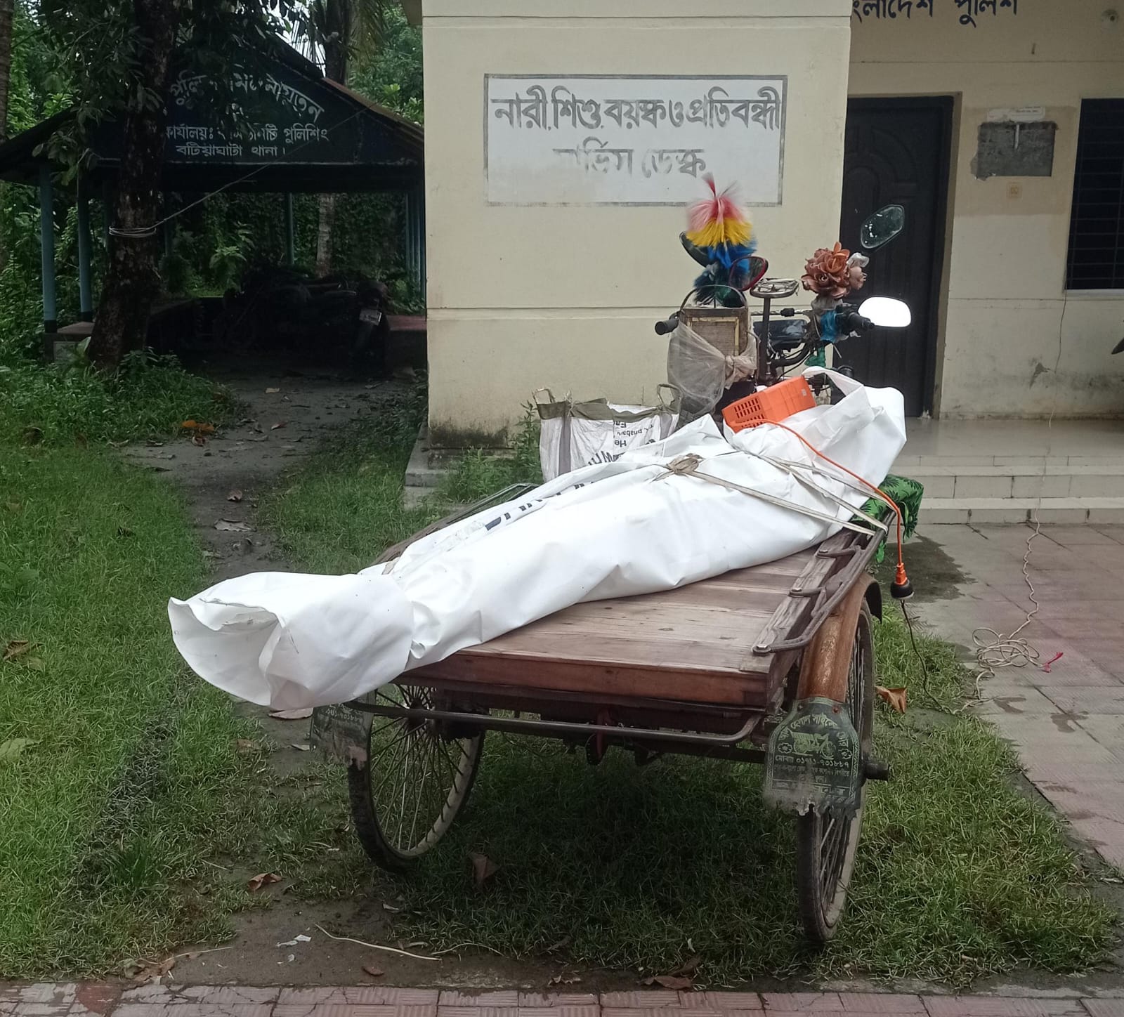 খুলনাজেলা বটিয়াঘাটা উপজেলার বিদ্যুৎস্পৃষ্ট হয়ে শ্রমিকের মৃত্যু