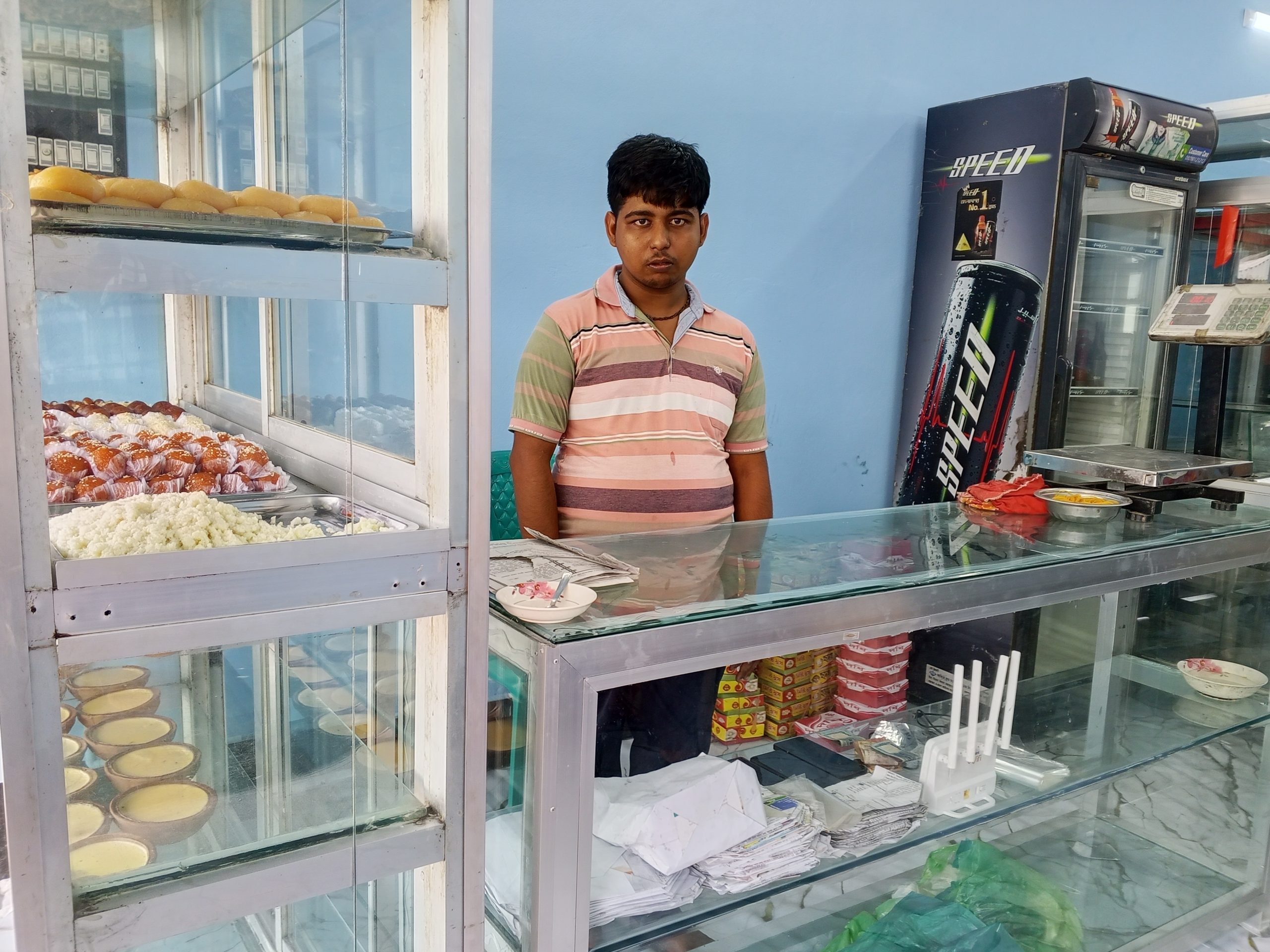 ডুমুরিয়া দুধ বাজারে ‘হৃদয় সুইটস’-এর শুভ উদ্বোধন