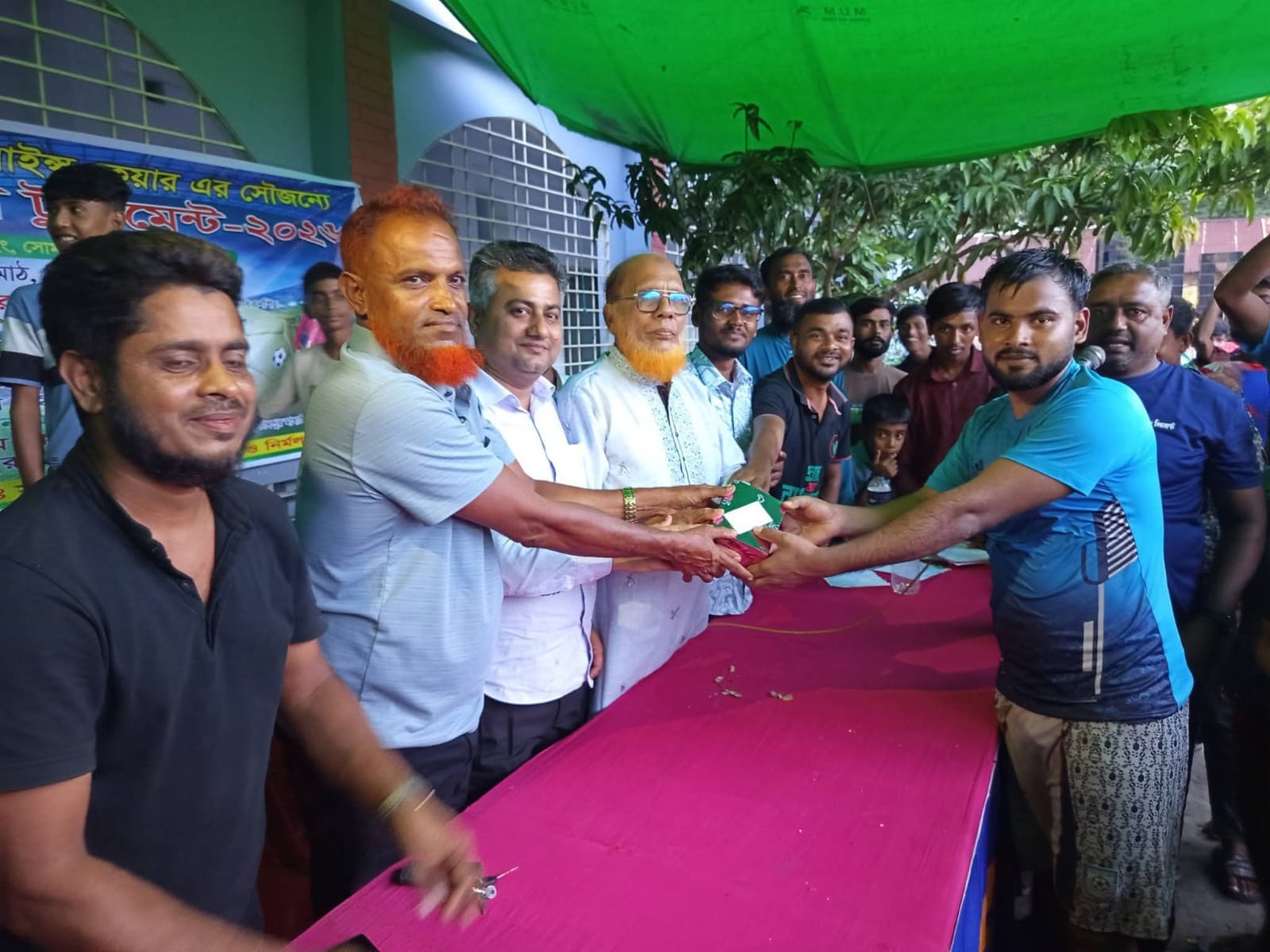 রূপসায় ৮ দলীয় ফুটবলের প্রথম পর্ব শেষ, জয় পেল পুটিমারি সততা একাদশ.