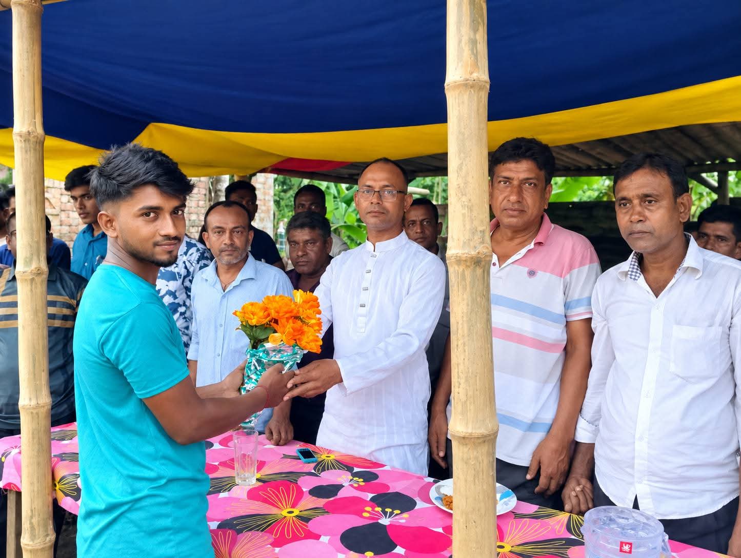 মিনি ফুটবল টুর্নামেন্ট তিতুর স্মৃতি ধরে মাঠে ১৬ দলের ফুটবল লড়াই রুপরামপুর পশ্চিমপাড়ায় ইয়ংস্টারের আয়োজনে মিনি ফুটবল টুর্নামেন্ট—উপস্থিত বিএনপি নেতৃবৃন্দ