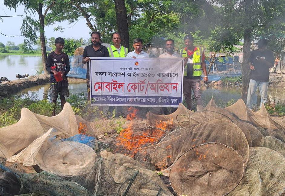 বটিয়াঘাটায় মৎস্য অধিদপ্তরের বিশেষ অভিযান, অবৈধ পাটা ও জাল বিনষ্ট: