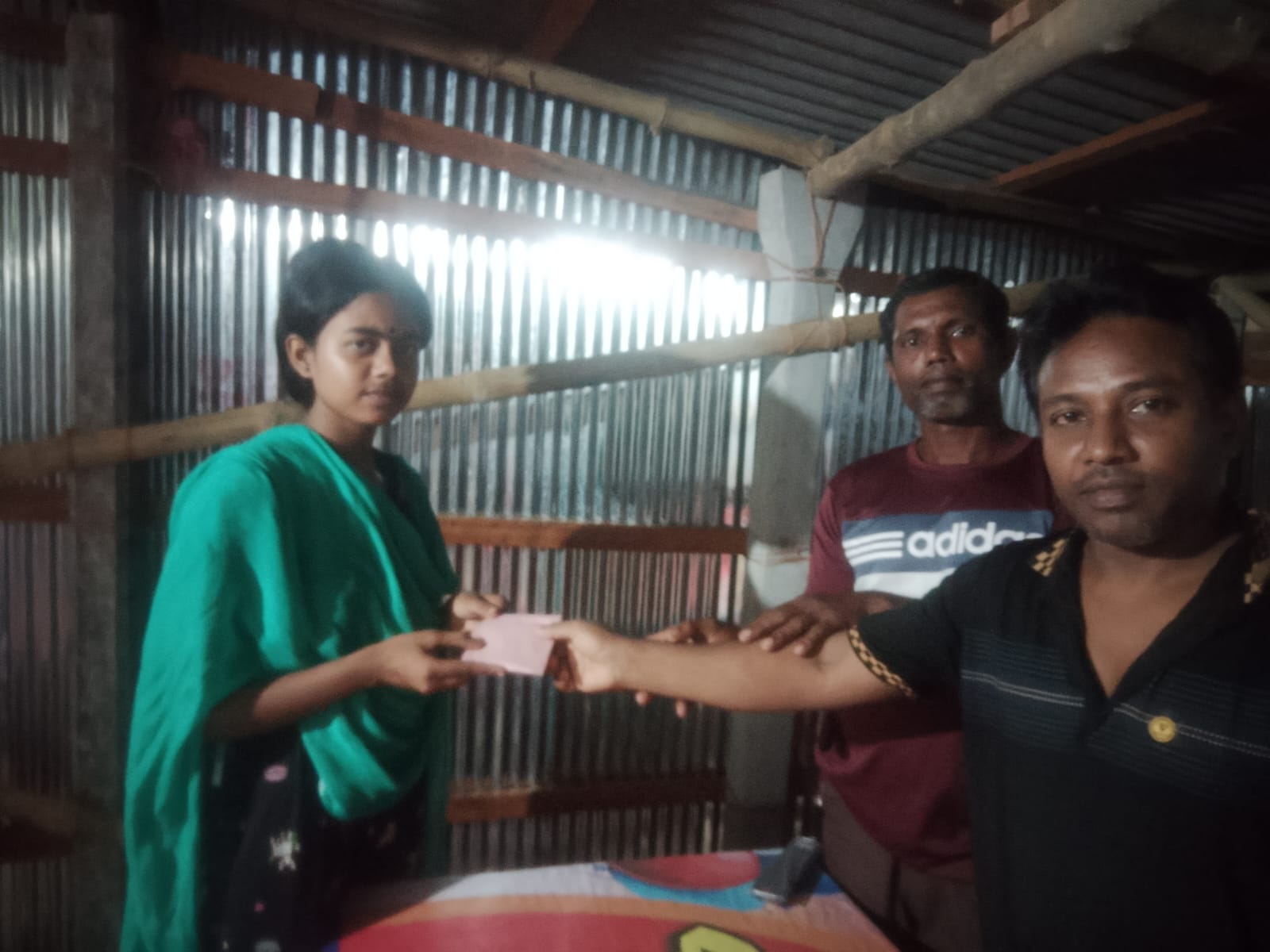 ডুমুরিয়ার রংপুরে ওয়েলফেয়ার এসোসিয়েশনের দুস্থ গরিব মেধাবী ছাত্র-ছাত্রীদের আর্থিক সহায়তা প্রদান ।