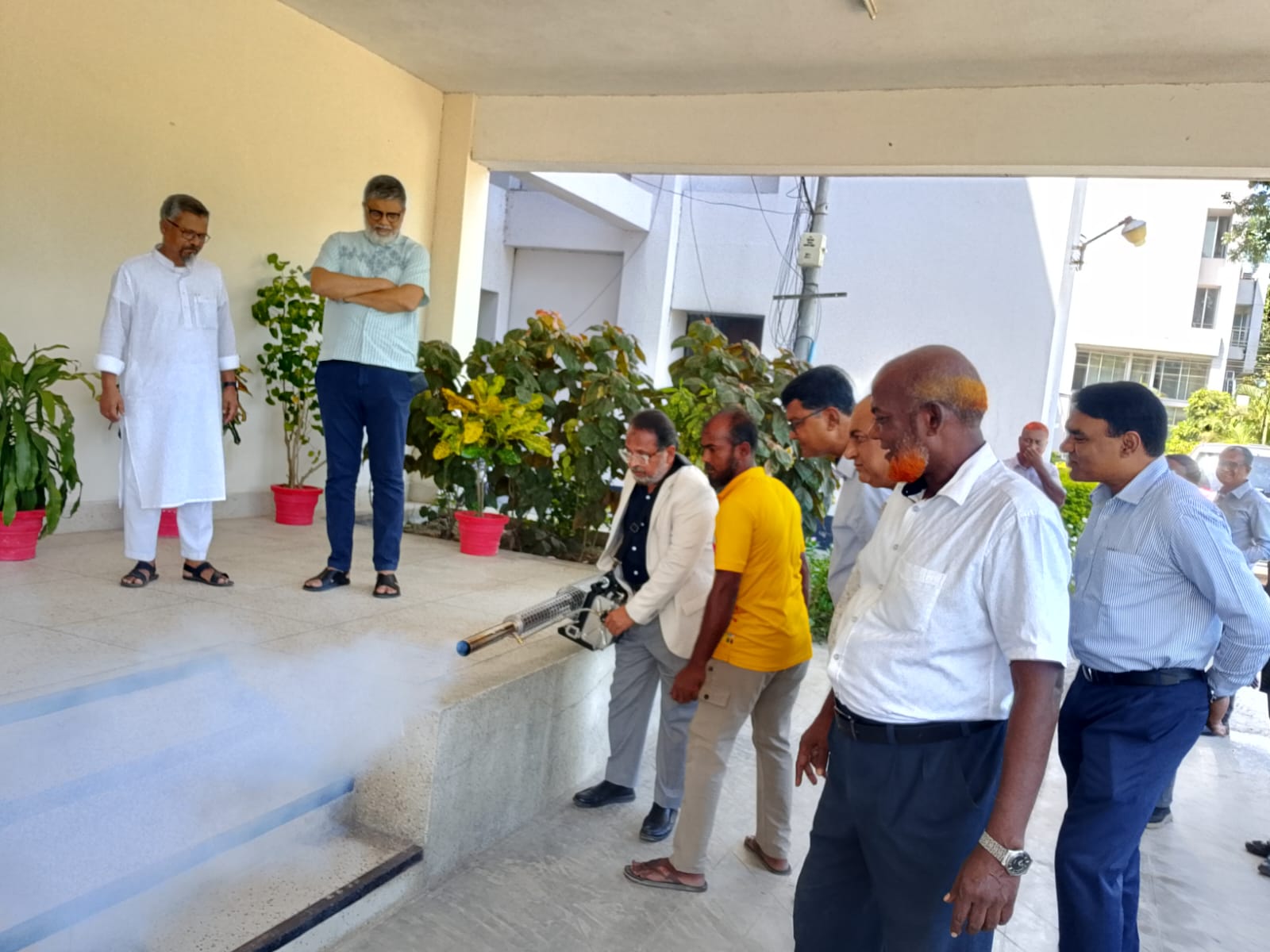 ডেঙ্গু প্রতিরোধে খুলনা বিশ্ববিদ্যালয়ের পরিষ্কার-পরিচ্ছন্নতা ও মশক নিধন কার্যক্রম জোরদার:
