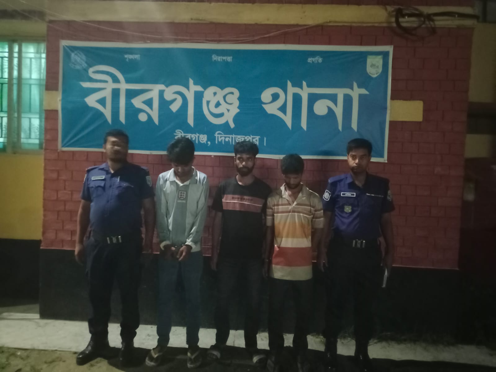 বীরগঞ্জে ভ্রাম্যমাণ আদালতের অভিযানে তিনজনের কারাদণ্ড
