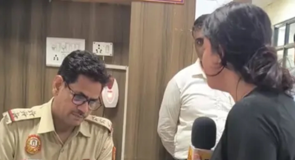 মুসলিম হওয়ায় থানায় নিয়ে নির্যাতন, দিল্লি পুলিশের বিরুদ্ধে অভিযোগ