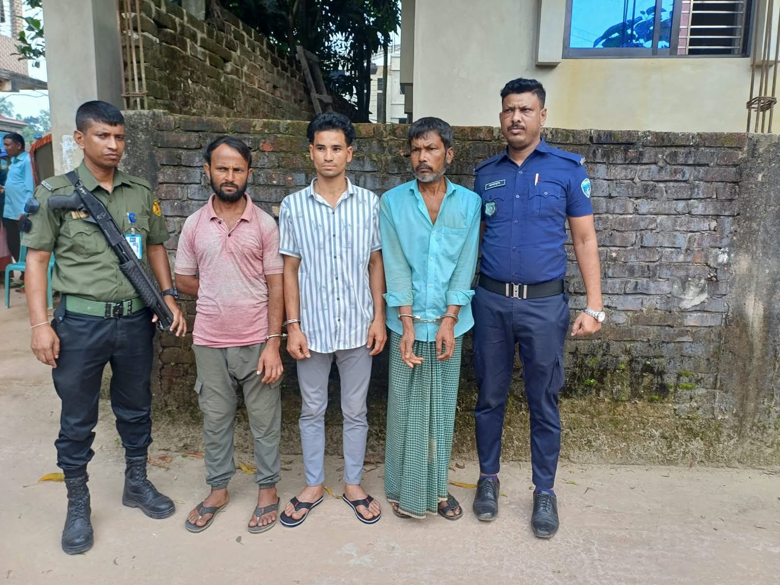 ঈদগাঁওয়ে চোলাইমদসহ তিন জনকে কারাদণ্ড 