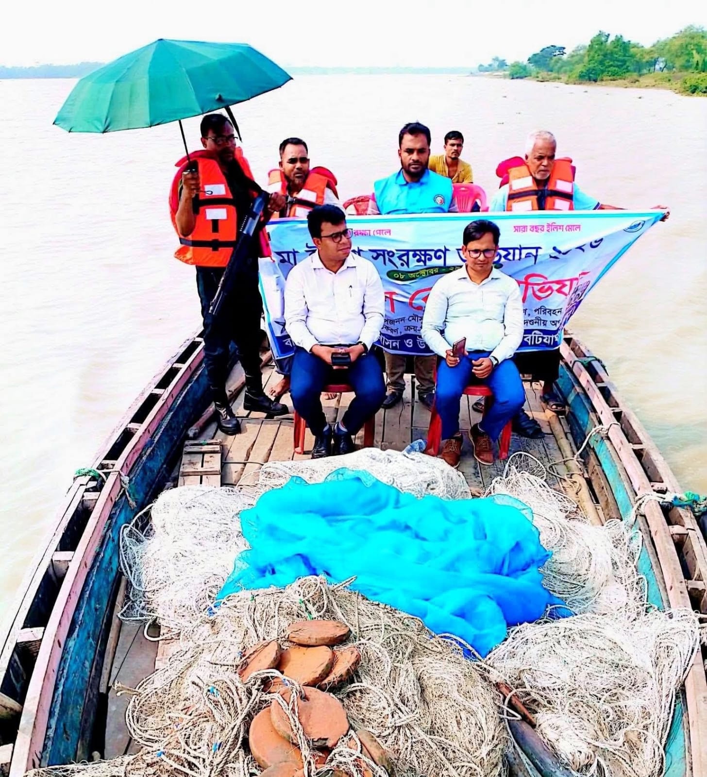 বটিয়াঘাটা উপজেলার কাজিবাছা নদীতে মোবাইল কোর্ট, ১২ হাজার মিটার জাল জব্দ