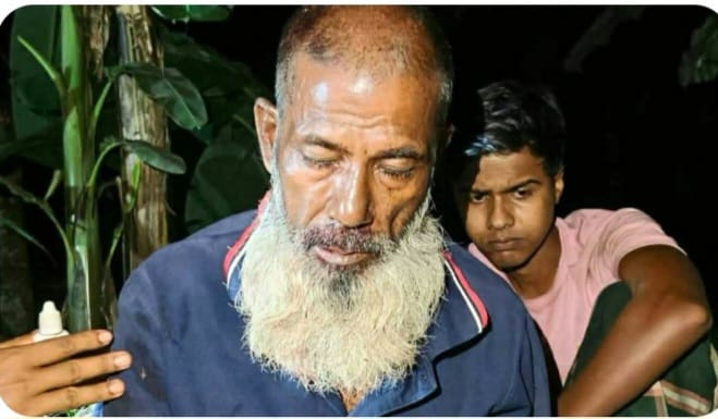 কেশবপুরে যাত্রীবেশে বৃদ্ধকে কুপিয়ে ব্যাটারি চালিত ভ্যান নিয়ে গেল দুর্বৃত্ত