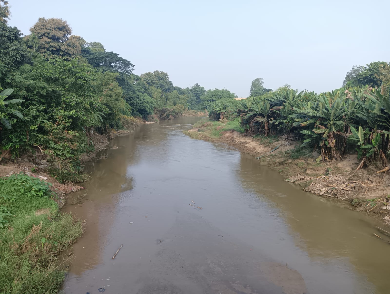 রামুর ঈদগড়ে নদীর পানিতে মলমূত্রের দূষণ, স্বাস্থ্যঝুঁকিতে তিন শতাধিক পরিবার।