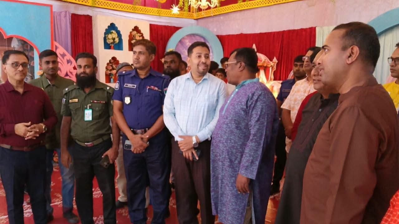 কেশবপুরে দুর্গাপূজার নিরাপত্তা পরিস্থিতি পরিদর্শনে প্রশাসনের কর্মকর্তারা