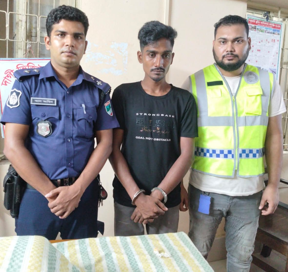 ডুমুরিয়ায় ২০ পিস ইয়াবাসহ যুবক আটকখুলনা-সাতক্ষীরা মহাসড়কে থানা পুলিশের মাদকবিরোধী অভিযান।