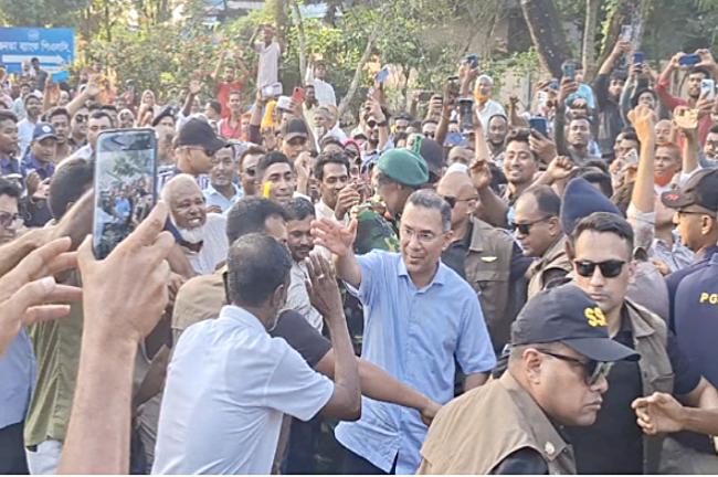 ঘুরে গেলেন প্রধানমন্ত্রী, অর্থনৈতিক বিপ্লবের আশা ব্যবসায়ী ও স্থানীয়দের